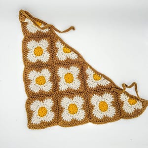Handmade Crochet Daisy Triangle Tie Headband, USA Ready to Ship, Boho Hair Triangle Bandana, Cottagecore Hairpiece, Knitted Headscarf