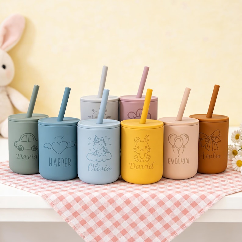 Vaso de silicona para bebé con nombre grabado personalizado, vaso infantil con pajita, vaso de entrenamiento para bebés, regalo para baby shower, vaso para bebés imagen 1