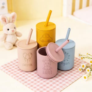 Vaso de silicona para bebé con nombre grabado personalizado, vaso infantil con pajita, vaso de entrenamiento para bebés, regalo para baby shower, vaso para bebés imagen 12