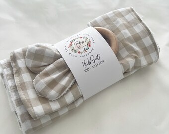 Gingham Bib Set