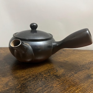 Théière vintage Tokoname Kyusu, théière en argile noire avec poignée latérale et filtre en céramique