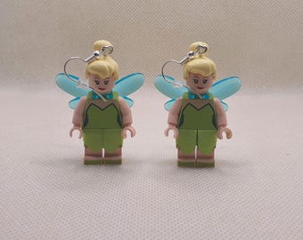 Orecchini a forma di minifigure di Trilli.