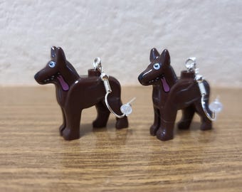 Orecchini con minifigure di Dante di Disney Coco.