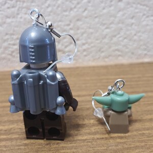 Minifigurörhängen med Mandalorian och Grogu. bild 2