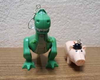 Orecchini oversize per minifigure di Toy Rex e Hamm.