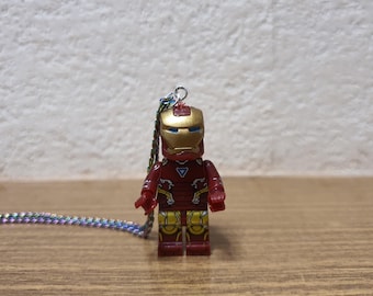 Collar de minifigura de Iron Man de 19 pulgadas.