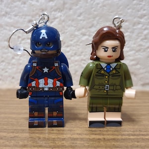 キャプテン・アメリカ（スティーブ・ロジャース）とペギー・カーターのミニフィギュアのイヤリング。