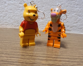 Pendientes con minifiguras de Winnie the Pooh y Tigger.