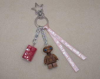 ET, Extraterrestre, portachiavi a forma di minifigure. Possibilità di personalizzazione.