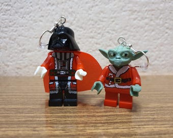 Orecchini natalizi con le minifigure di Darder Vader e Yoda.
