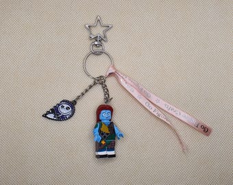 Ciondolo per borsa con minifigure di Nightmare Before Christmas, Sally. Disponibile accessorio personalizzato.