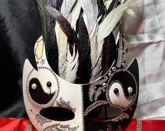 Máscara de plumas: Yin y Yang