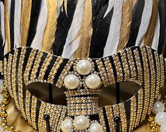 Feathered mask: Pearls and Stripes