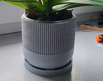 Mid Century Modern Planter Pot with Drainage Holes, Drip Tray, Multiple Sizes - Planters and Pots