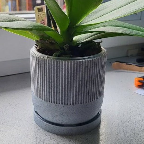 Mid Century Modern Planter Pot with Drainage Holes, Drip Tray, Multiple Sizes - Planters and Pots