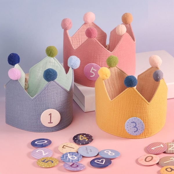 Handgemaakte kroonhoed voor baby, op maat gemaakte stoffen kroon met verwisselbare leeftijdsbadges, kinderverjaardagsfeestje, speciale aandenken