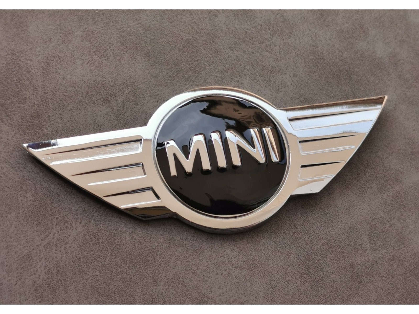 Mini Cooper Logo 3D Car Stickers Metal Emblems For MINI Car Front Badge Logo  With 3M Sticker For Car Badges Emblem Decoration227F From Sdwe88, $18.57