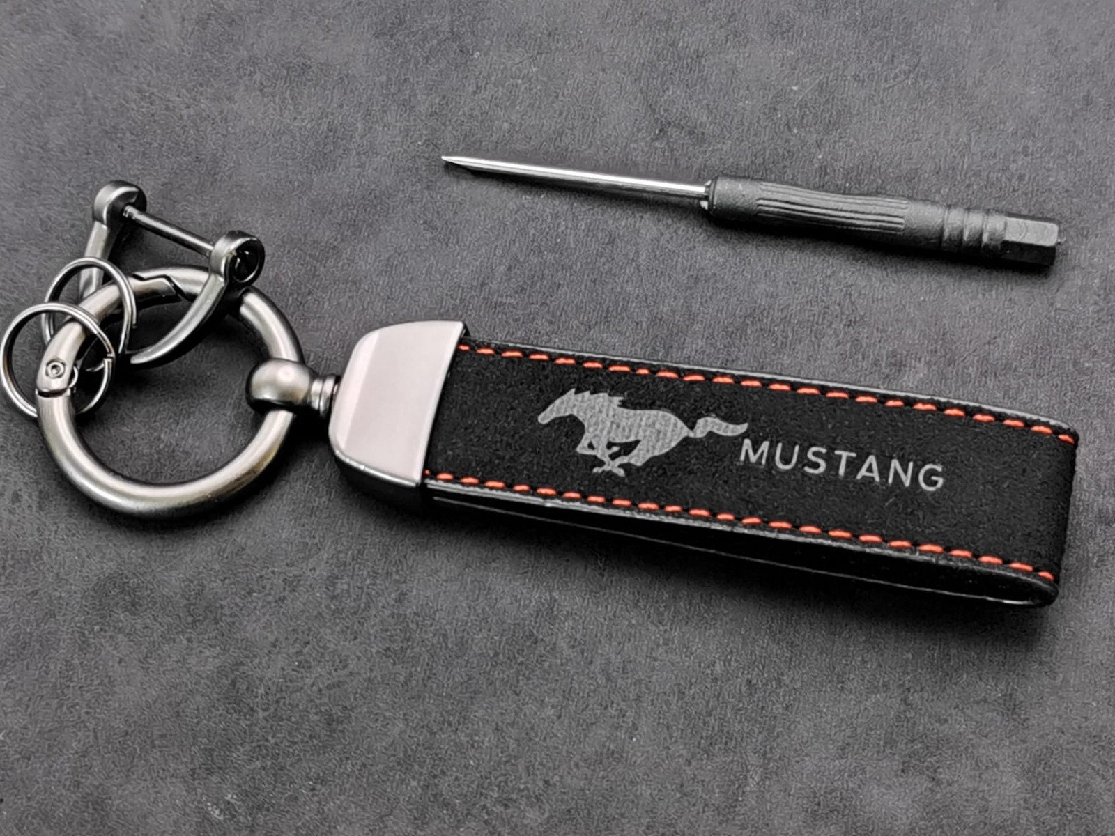 Red and White Ford MUSTANG KEYCHAIN 