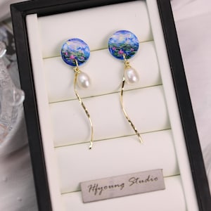 Handbemalte Süsswasserperlen Ohrringe/ Künstlerische Hängeohrringe / Seerose Claude Monet / Ölgemälde Perlenohrringe / Geschenk für Sie