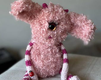 Handgemaakt gehaakt cycloopspeelgoed: eigenzinnig pluizig amigurumimonster, zachte bouclépop van 6 inch