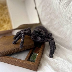 Decoración de Halloween, lindo juguete de araña saltarina, regalo espeluznante, arácnido araña negra, lindo monstruo kawaii, tarántula de fieltro, araña de peluche