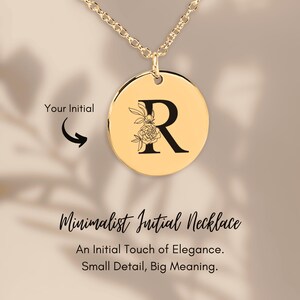 Collar con inicial floral R: colgante grabado personalizado, joyería personalizada, regalo elegante para ella, monograma botánico, delicado dije con letra