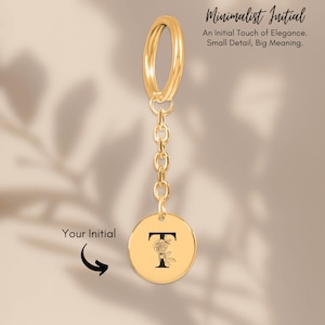 Llavero con inicial floral T - Parte posterior grabada personalizada, llavero personalizado con letra T, regalo único para ella, elegante dije con monograma