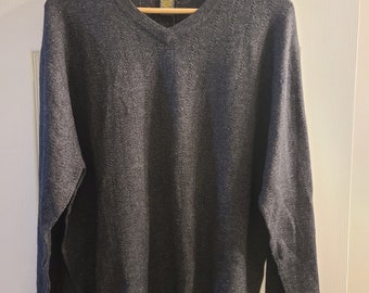 Vintage Minimalist Library Navy V-Neck Silk-Cashmere Sweater | 85/Silk, 15/Cashmere Blend | Size Large