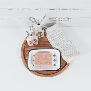 Farmhouse Style White Enameled Soap Dish with Black Trim, 2-Piece Set with Drainage Vintage Bathroom/Kitchen Accessories
