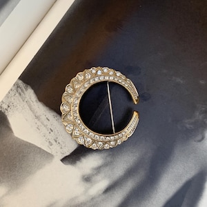 vintage brooch 1980s gold plated half moon crescent victorian inspired detailed brooch for her wedding birthday gift moon