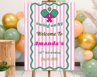 Bewerkbare roze preppy pickleball verjaardagsfeestje welkomstbord sjabloon, afdrukbare roze en groene pickleball poster, swing op door augurk bal