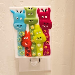 Nachtlampje in de vorm van een giraffe van gesmolten glas