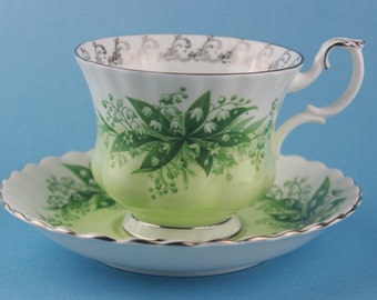 Royal Albert tekopp i benporslin, Concerto Melody-serien, Lilly Valley, guldkant