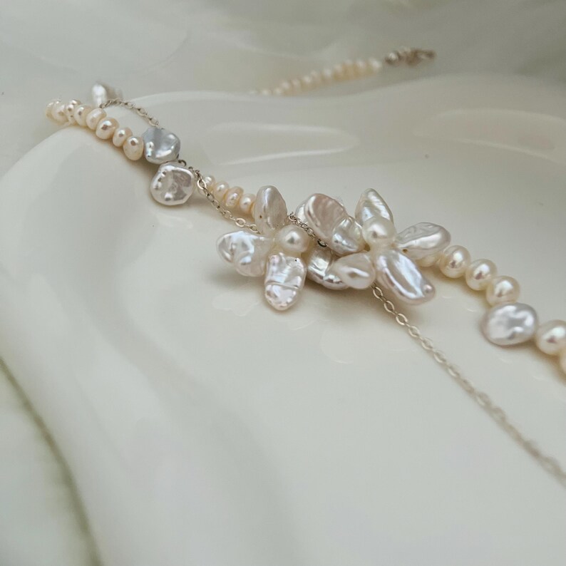 Elegant barockpärlhalsband i 925 sterlingsilver, brudpärlhalsband, barockblommahalsband, bröllopssmycken, pärlhalsband bild 4