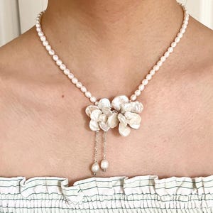 Halsband med sötvattenspärlor och örhängen i sterlingsilver med barockblommor, halsband med sötvattenspärlor och blommönster, iögonfallande örhängen, bröllopssmycken bild 8