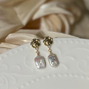 Boucles d'oreilles en perles baroques Nuture, Boucles d'oreilles en perles baroques blanches, Boucles d'oreilles baroques, Boucles d'oreilles en perles d'eau douce, Boucles d'oreilles de mariée, Bijoux de mariage