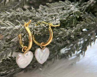 Aros de perla con forma de corazón, aros de perla barroca dorada, aros de perla para novia
