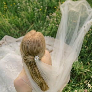 Bridal Veil With Nature Pearl Flower, Draped Wedding Veil, Handmade Pearl  Comb Veil