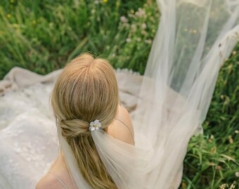 Bridal Veil With Nature Pearl Flower, Draped Wedding Veil, Handmade Pearl  Comb Veil