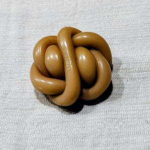 Vintage Molded Plastic Knot Button Brown 6/8” Dimensional Interlocking Ribbon Spaghetti Loop Design Self Shank Back Collectible