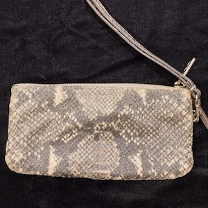 Pochette vintage DKNY in pelle con stampa effetto serpente – Borsa multi-scomparto stile Y2K
