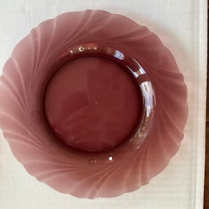 Duralex Bormioli Amethyst Purple Swirl 9 1/4 “ dinner plate set of 4 made in France.