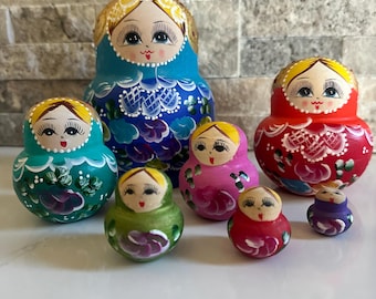 Hand Painted Russian Matryoshka Nesting Dolls, Set of 7 , vintage