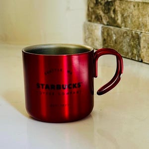 スターバックス ステンレススチール エスプレッソマグ、3オンス、レッド。やや使用感はありますが、状態は良好です。「Starbucks Coffee Company」の刻印あり。