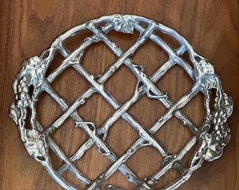 Tortenhalter / Tortenhalter aus Aluminium von Arthur Court