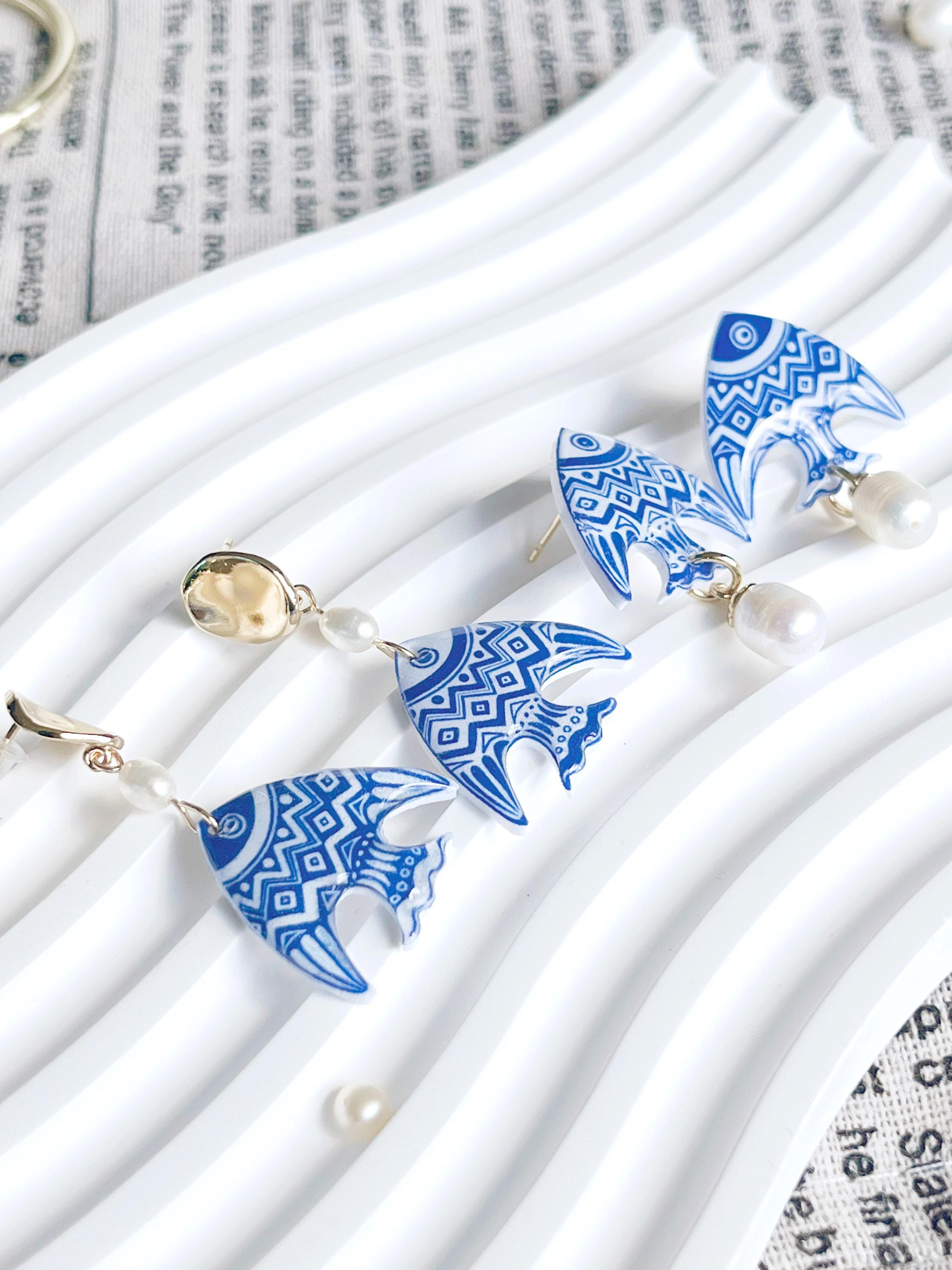 ブルー＆ホワイトエンゼルフィッシュイヤリング 幾何学模様 14K 