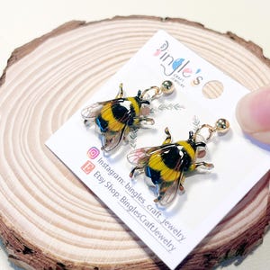 PAS DE VRAIS boucles d'oreilles bourdons, abeilles super réalistes en plastique rétractable, résine et dessin à la main, petits clous d'oreilles ou boucles d'oreilles pendantes