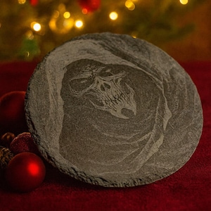 Onderzetter voor potten - zwarte leisteen - ca. 20 cm diameter - met lasergravure &quot;Grim reaper&quot;