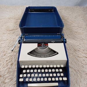 Remington Envoy III Typewriter – Mint Condition + Ink Strip