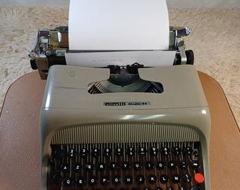Machine à écrire vintage Olivetti Studio 44 – Design italien iconique – Fonctionnelle et décorative